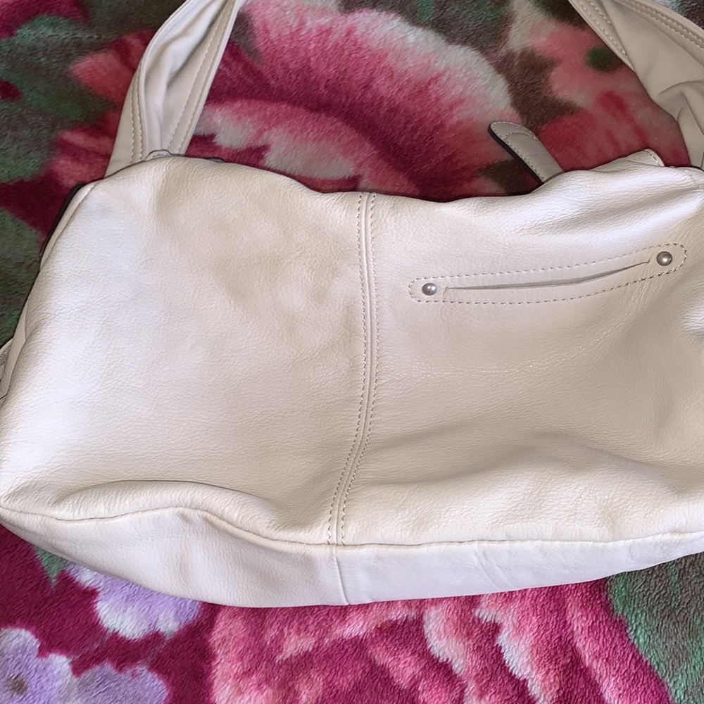 B Makowsky Shoulder Bag - Picture 13 of 14